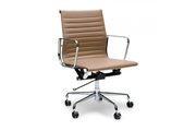 Кресло Eames Style Ribbed Office Chair EA 117 кофейная/коричневая кожа